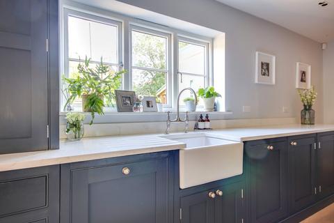 21 Broad Lane, Lymington, SO41 3QN