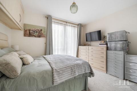 1 bedroom flat for sale, Downey House, Romford