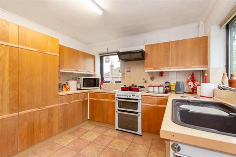 2 bedroom detached bungalow for sale, Dunley Gardens, Stourport-On-Severn