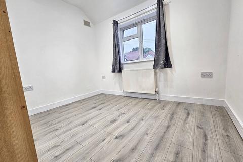 2 bedroom semi-detached house to rent, Corbins Lane, Harrow HA2