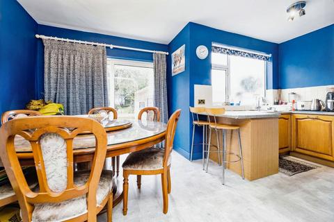 8 Amesbury Drive, London, E4 7PZ
