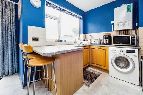 8 Amesbury Drive, London, E4 7PZ