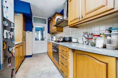 8 Amesbury Drive, London, E4 7PZ