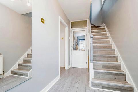 8 Amesbury Drive, London, E4 7PZ