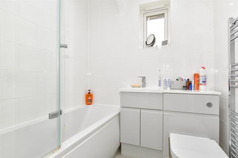 42 Howlsmere Close, Halling, Rochester, ME2 1NF