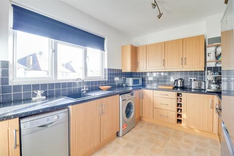 2 bedroom flat for sale, Herschell Road, Leigh-On-Sea SS9