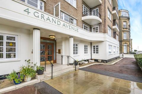 2 bedroom apartment to rent, Grand Avenue, Hove BN3