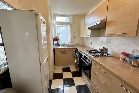 4 bedroom terraced house to rent, Gibbon Road, Peckham, SE15