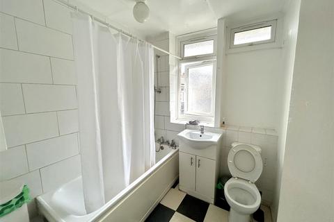 4 bedroom terraced house to rent, Gibbon Road, Peckham, SE15