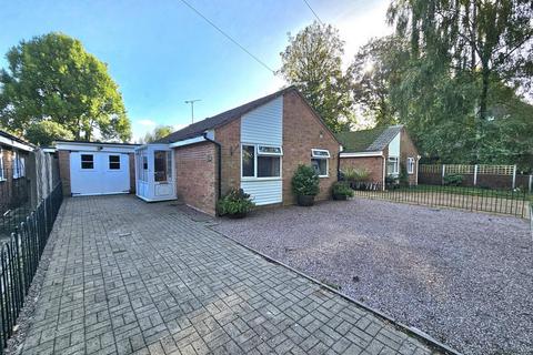 3 bedroom detached bungalow for sale, Court Road, Newent