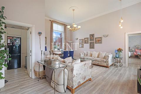 2 bedroom apartment for sale, Tavistock House, Repton Park, Woodford Green IG8