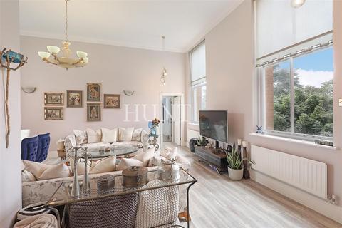 2 bedroom apartment for sale, Tavistock House, Repton Park, Woodford Green IG8