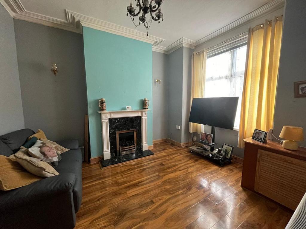 Warrington Road, Prescot, L34 5QY 3 bed property for sale £100,000