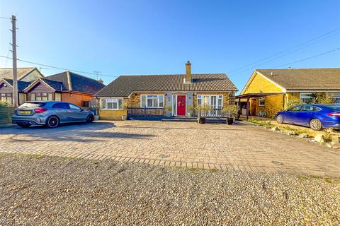 4 bedroom detached bungalow for sale, Spencer Road, Thorpe-Le-Soken CO16