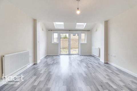 4 bedroom link detached house for sale, Deacon Drive, Cambridge