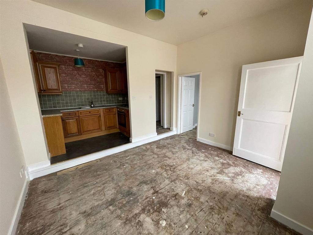 71 Commonside, Brierley Hill 1 bed flat to rent £650 pcm (£150 pw)