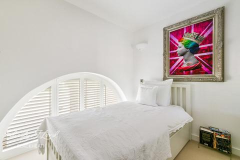 34 Parade Ground Path, London, SE18 4BT