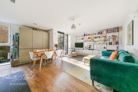 34 Parade Ground Path, London, SE18 4BT