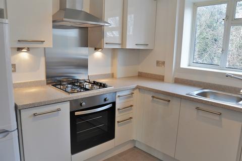 1 bedroom in a house share to rent, Moffat Court, London, SW19