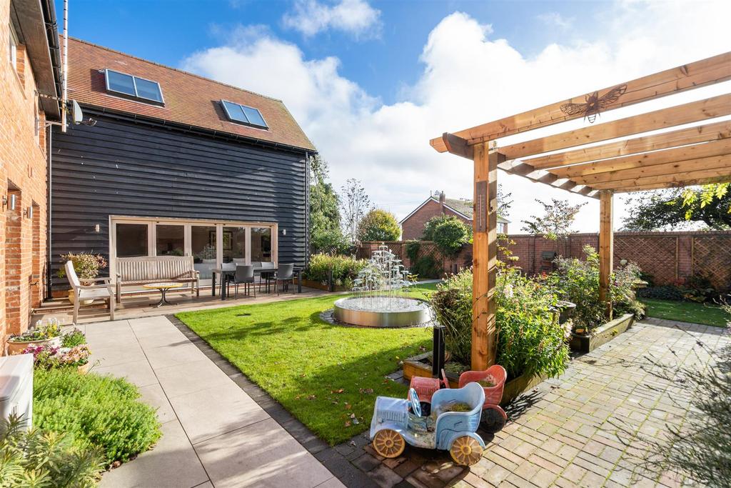 Kenilworth Road, Knowle, Solihull 3 bed barn conversion for sale £