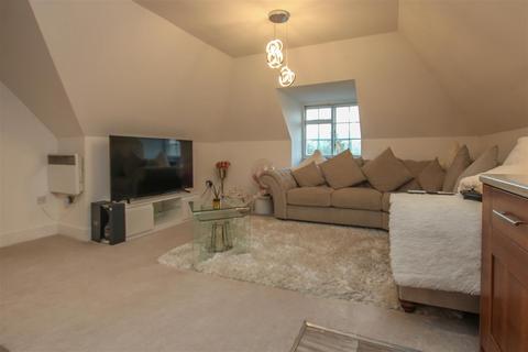 2 bedroom apartment for sale, Merrymeade Chase, Brentwood