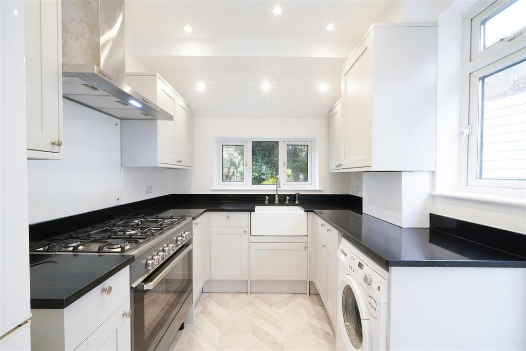 Blockley Road, North Wembley 3 bed semidetached house to rent £2,500