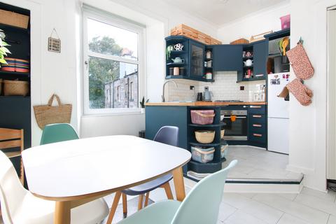 27/5 Trinity Crescent, Edinburgh, EH5 3EE