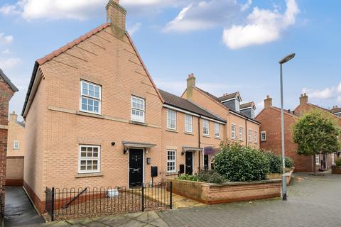 3 bedroom end of terrace house for sale, Dickinson Walk, Beverley, East Riding of Yorkshi, HU17