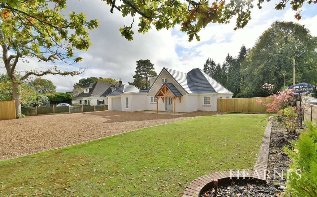 Chine Walk, West Parley, Ferndown, BH22 4 bed detached house for sale