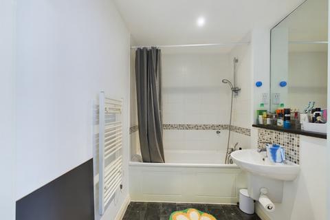 2 bedroom apartment for sale, London Road, Ashford, Surrey, TW15