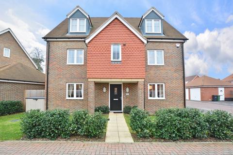 5 bedroom detached house for sale, Railfield Gardens, The Acres, RH6