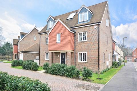 5 bedroom detached house for sale, Railfield Gardens, The Acres, RH6