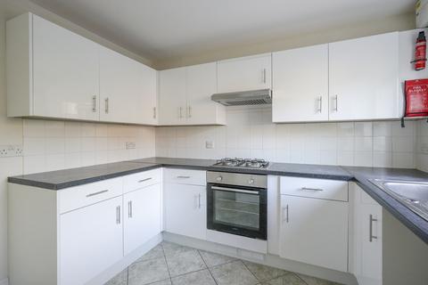 3 bedroom terraced house to rent, Marmadon Road London SE18