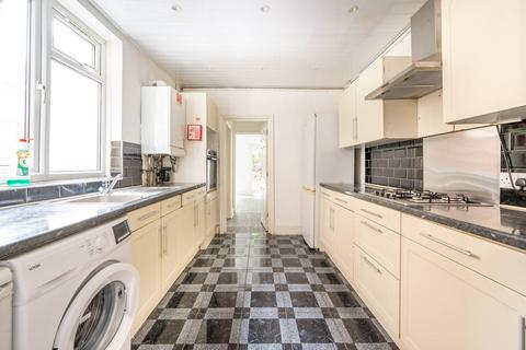 4 bedroom terraced house to rent, BELGRAVE ROAD, Walthamstow, London, E17