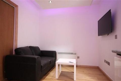 2 bedroom apartment to rent, Falconars Court, City Centre