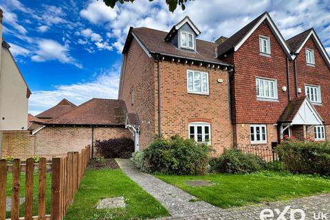 3 bedroom end of terrace house for sale, Beacon Avenue, West Malling ME19