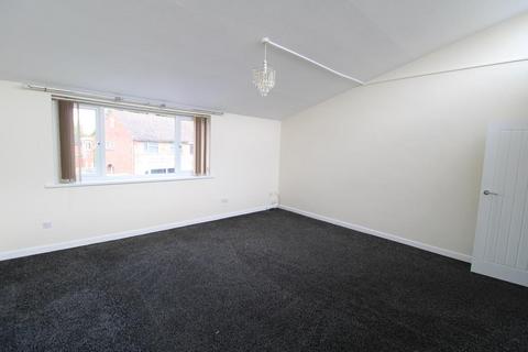 2 bedroom flat to rent, Enville Road, Kingswinford