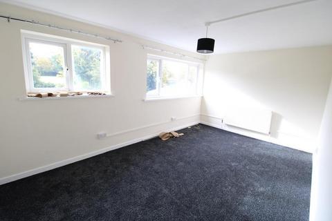 2 bedroom flat to rent, Enville Road, Kingswinford