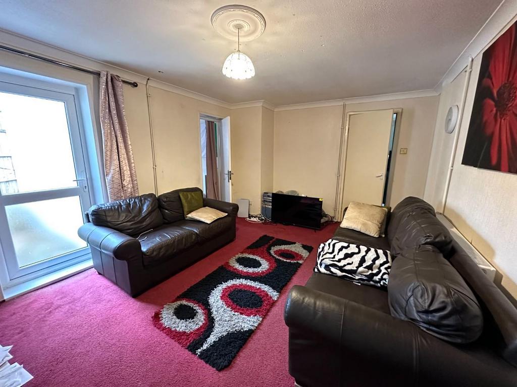 Greatmeadow, Blackthorn, Northampton NN3 4 bed end of terrace house for