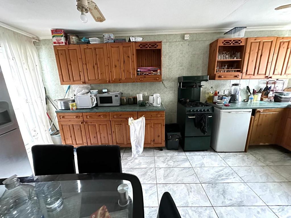 Greatmeadow, Blackthorn, Northampton NN3 4 bed end of terrace house for