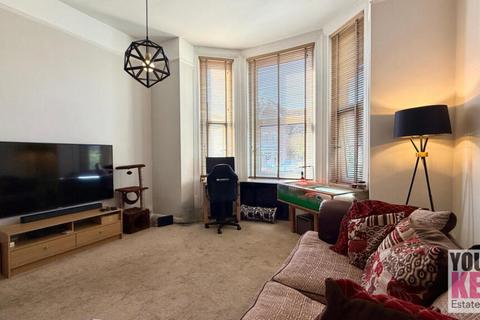 1 bedroom flat for sale, Manor Road, Folkestone, Kent CT20 2SE