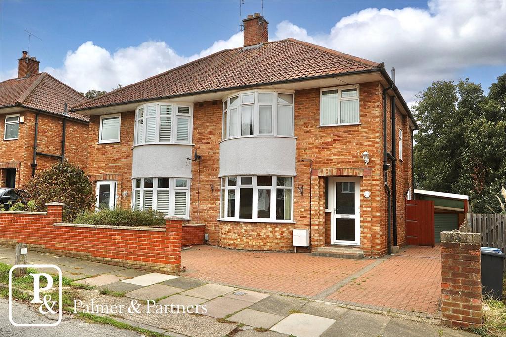 Oulton Road, Ipswich, Suffolk, IP3 3 bed semidetached house for sale
