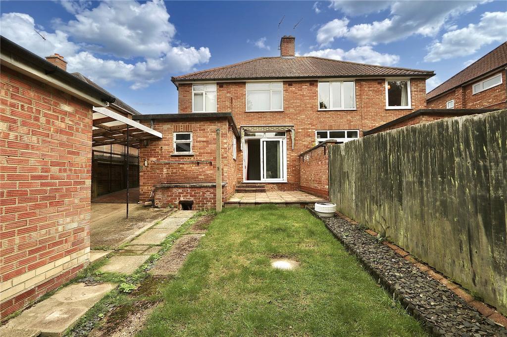 Oulton Road, Ipswich, Suffolk, IP3 3 bed semidetached house for sale