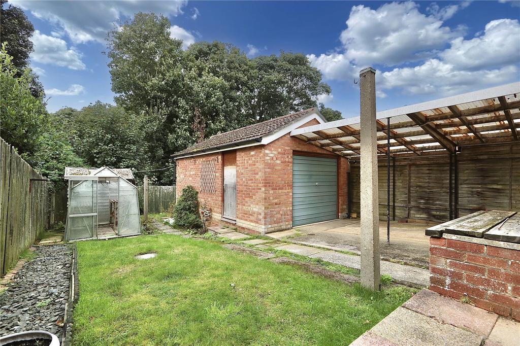 Oulton Road, Ipswich, Suffolk, IP3 3 bed semidetached house for sale