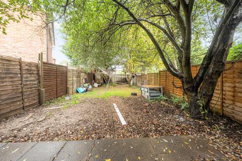 12 Homestall, Guildford, GU2 8JT