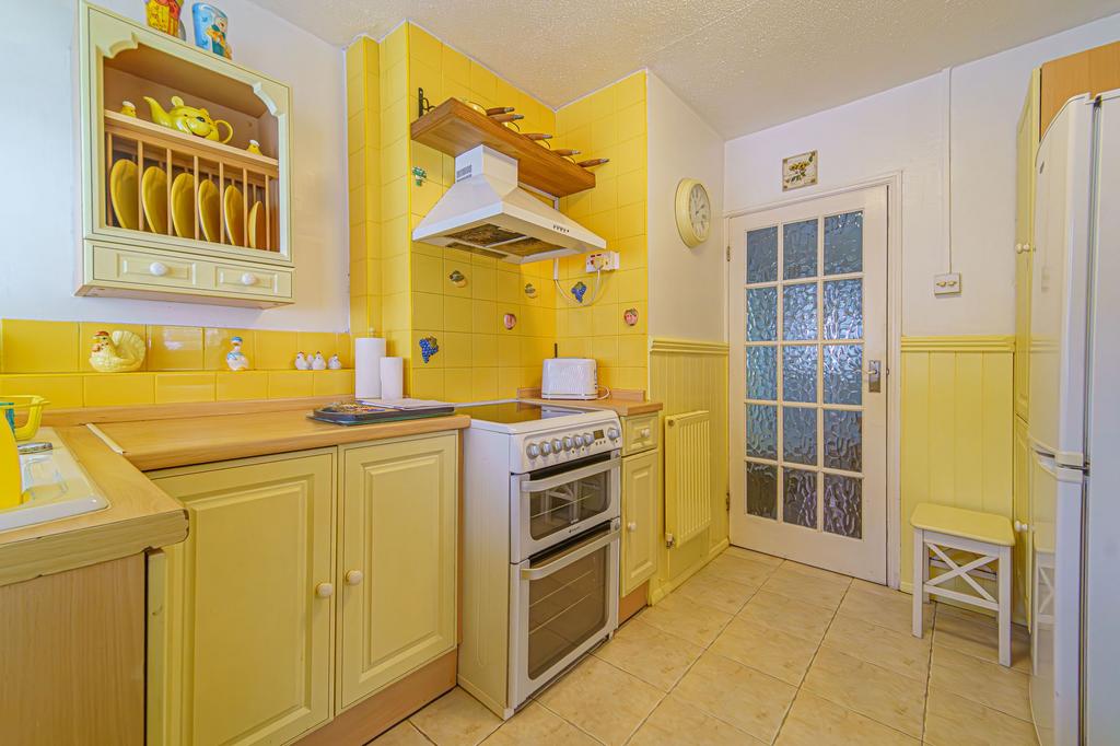 Risca Road, Rogerstone, NP10 3 bed detached house for sale £425,000