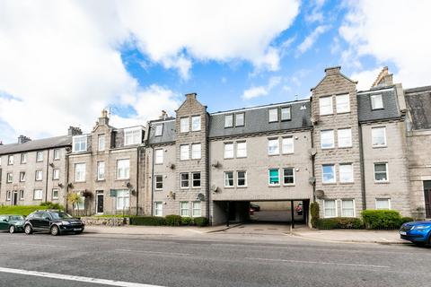 2 bedroom flat to rent, Holburn Street, Aberdeen, AB10