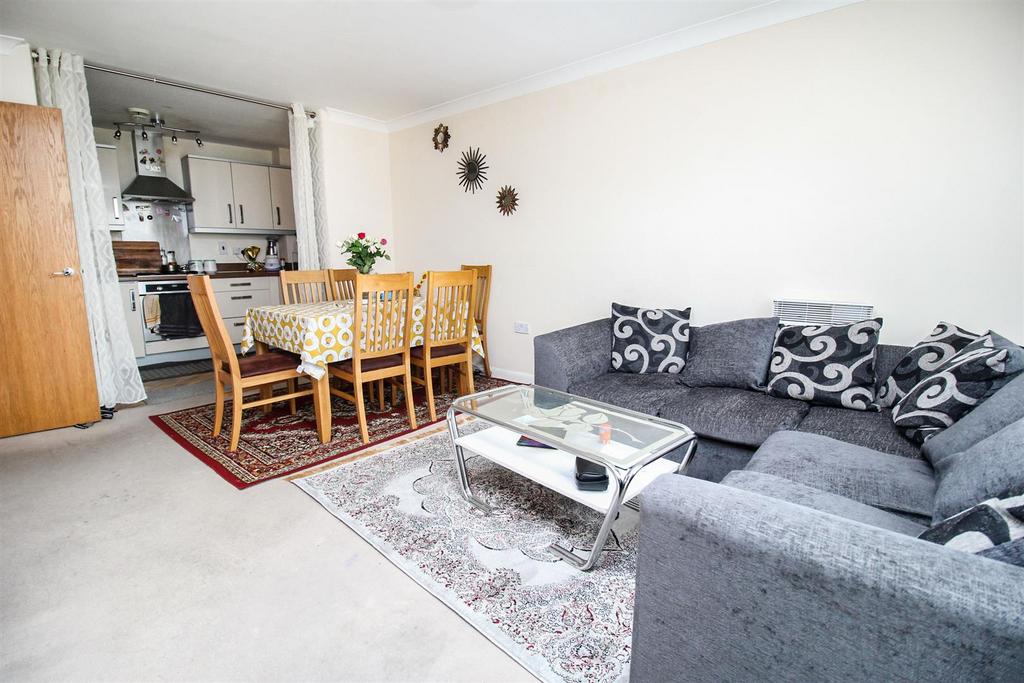 Selden Hill, Hemel Hempstead HP2 2 bed apartment for sale £245,000