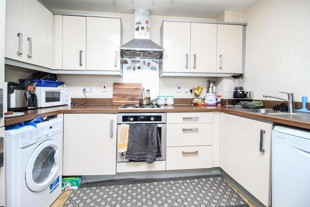 Selden Hill, Hemel Hempstead HP2 2 bed apartment for sale £245,000