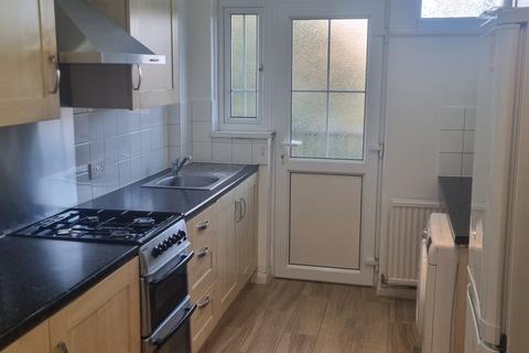 2 bedroom flat to rent, School Road, Hounslow TW3